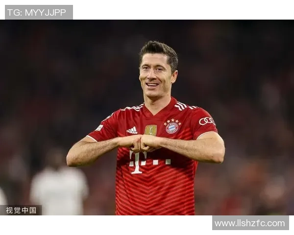 莱万重返安联球场引发拜仁球迷愤怒反应：背叛与忘恩负义的争议之战