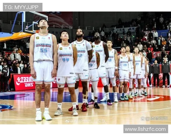 CBA青岛主场迎战深圳队全力争胜展现球队实力与斗志