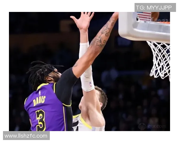 爵士与湖人精彩对决比赛录像回顾及精彩瞬间分析