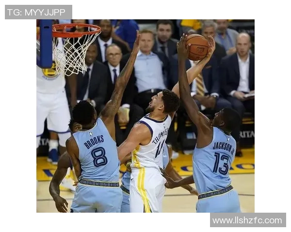 2015年勇士与灰熊激战回顾四月十四日精彩瞬间与赛后分析