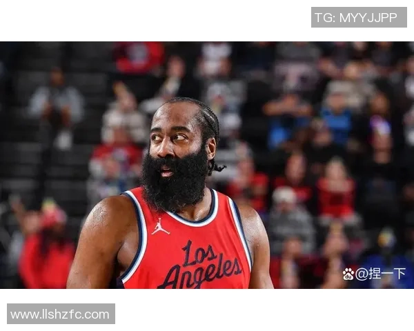 火箭队与勇士队激战正酣2月24日精彩对决引发球迷热议