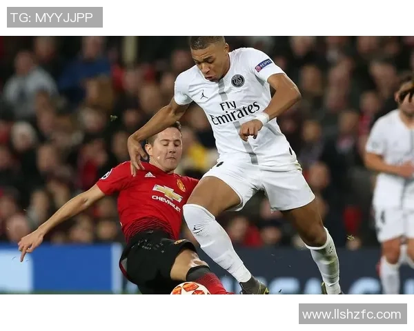 激情对决足球直播曼联迎战巴黎全场精彩瞬间不容错过 激情对决足球直播曼联迎战巴黎全场精彩瞬间不容错过