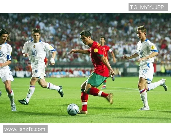 莱奥的传奇之路：从青涩少年到足球巨星的成长故事